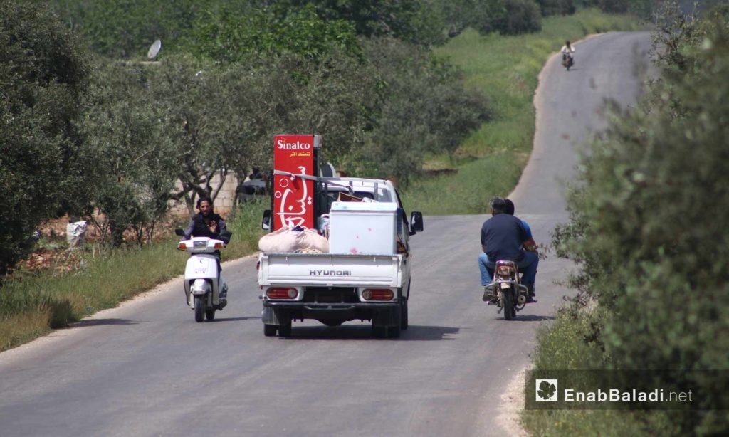 Families displaced from the rural parts of Hama and Idlib due to the extensive Russian aerial shelling – May 1, 2019 (Enab Baladi)