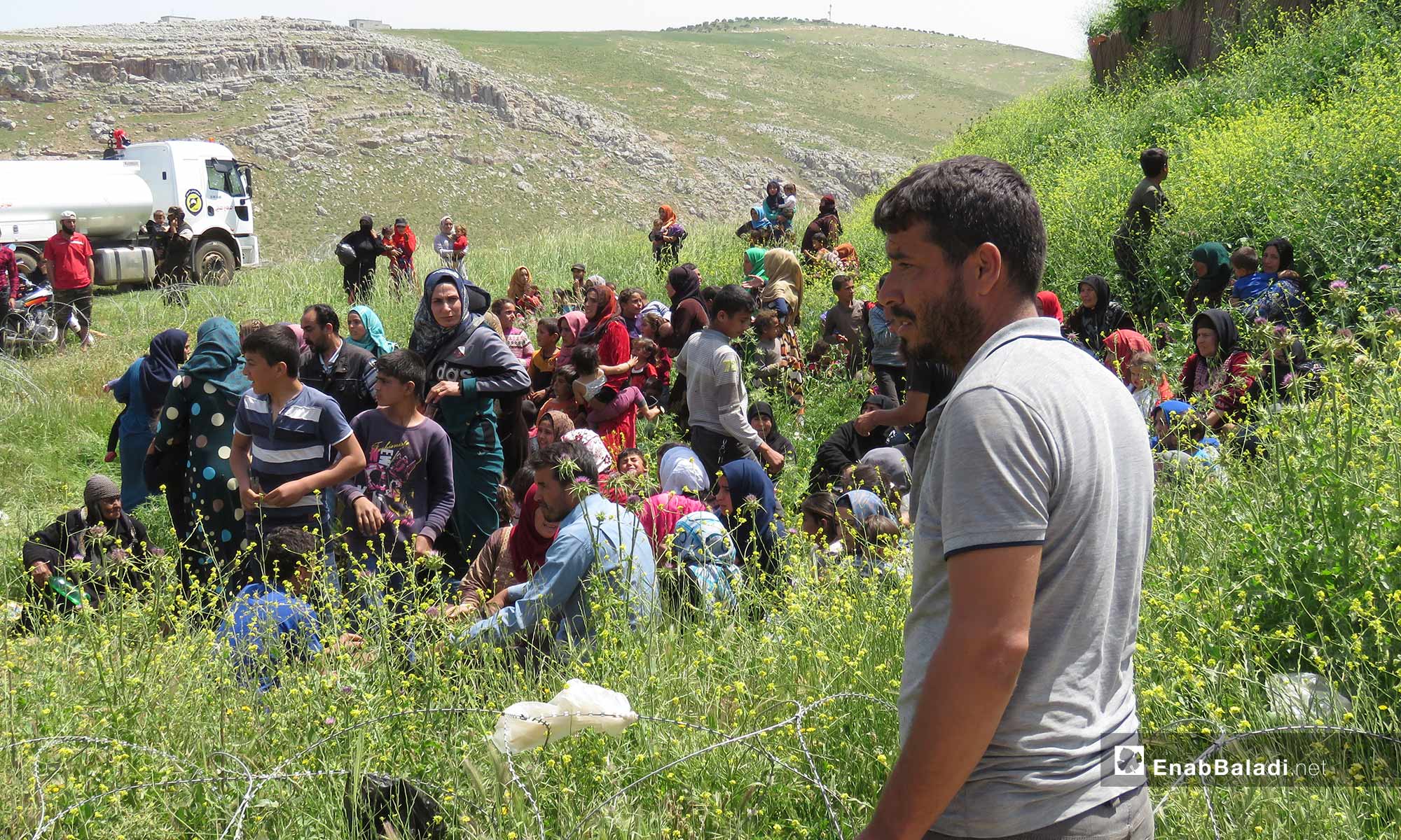 Civilians displaced to the vicinity of the Turkish observation point in Shair al-Maghar, western Hama, fleeing the shelling – April 29, 2019 (Enab Baladi)

