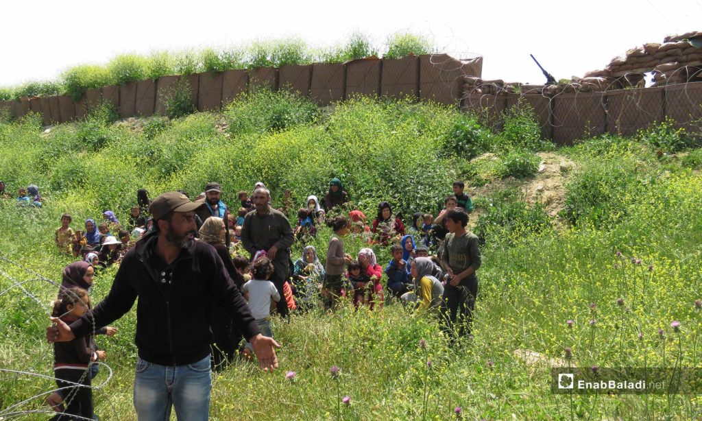 Civilians displaced to the vicinity of the Turkish observation point in Shair al-Maghar, western Hama, fleeing the shelling – April 29, 2019 (Enab Baladi)
