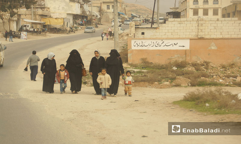 Women with their children in the town of Almastumah in rural Idlib - 13 January 2018 (Enab Baladi)