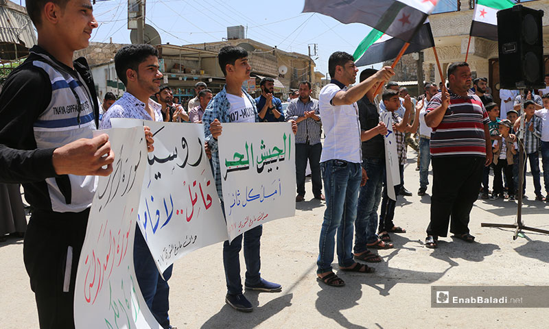 A demonstration in the city Marea, northern rural Aleppo. The signs carried by the demonstrators say: “Free Army, the Hope of Every Revolutionary/ Russia, A Murderer, Not a Guarantor” – June 7, 2019 (Enab Baladi)