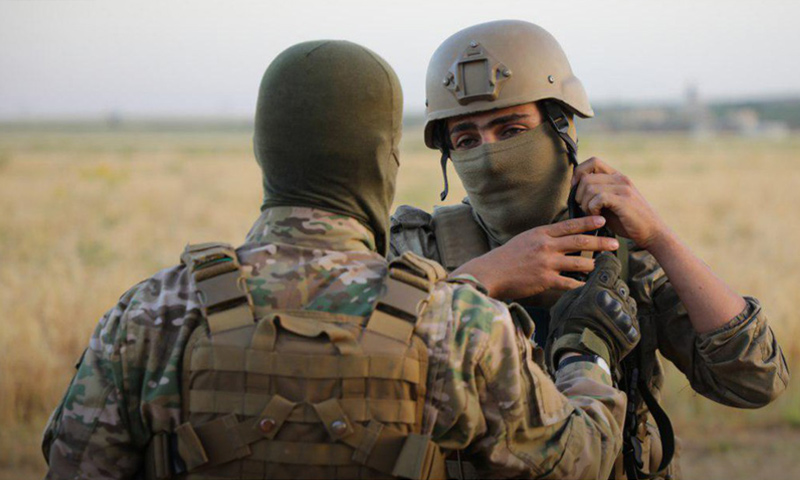 An HTS militant on the northern rural Hama’s fronts – May 2019 (Ebaa Agency)