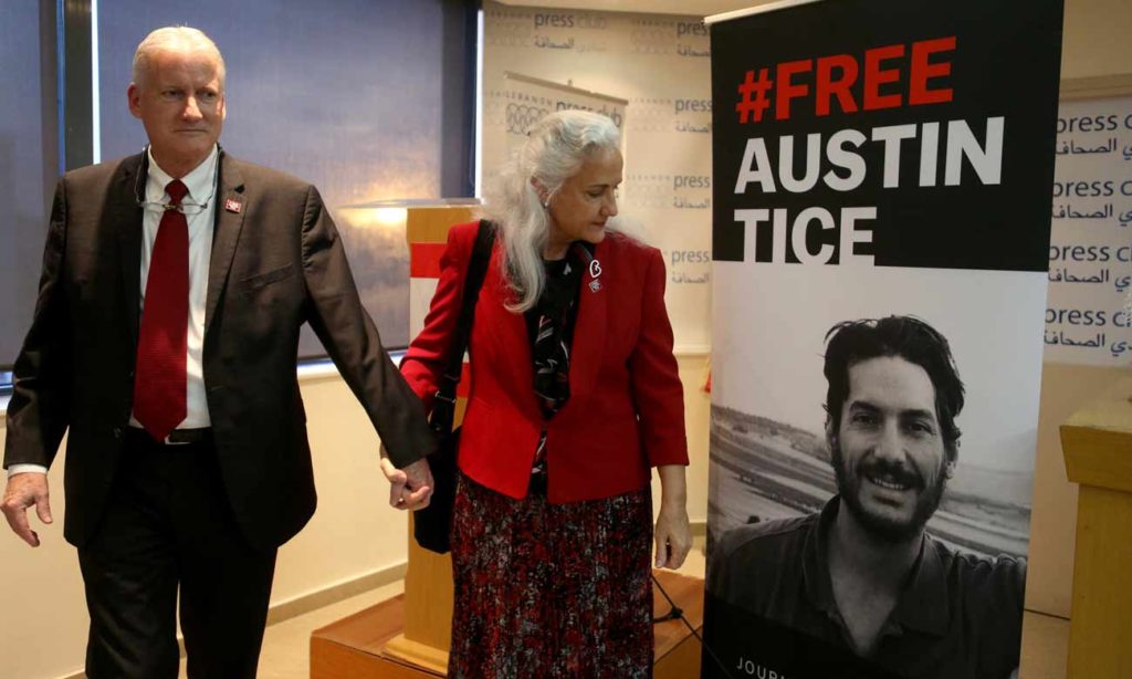 Mark and Debra Tice standing in front of the photo of their kidnapped son Austin Tice after a press conference in Beirut - December 4, 2018 (VOA)
