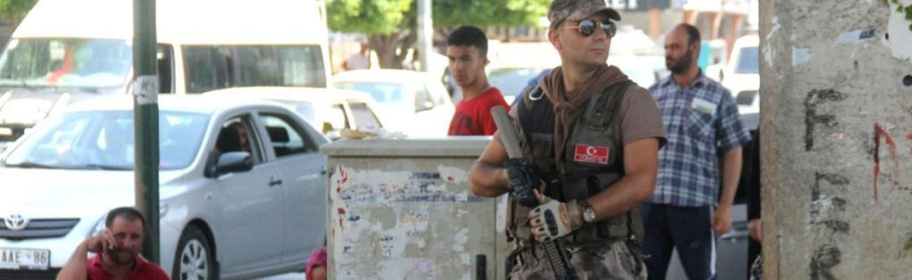 Turkish security officer during a raid on Syrians in Adana Province - July 10, 2019 (Medya Taraf)