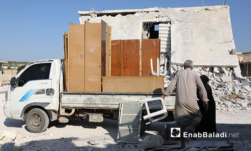 Internally displaced persons return to the villages they escaped undercover of the ceasefire to move furniture from their destroyed houses in southern rural Idlib – September 6, 2019 (Enab Baladi)

