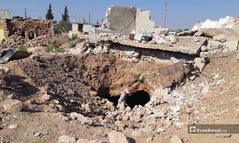 A displaced person entering a cave in the southern countryside of Idlib – September 6, 2019 (Enab Baladi)