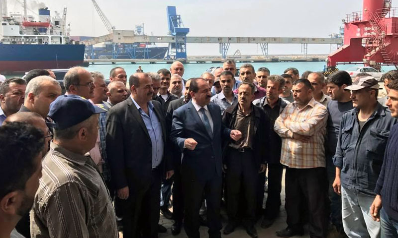 Transport Minister Ali Hammoud talking to the workers at Tartous Port- May 2017(Tartous Port General Company)