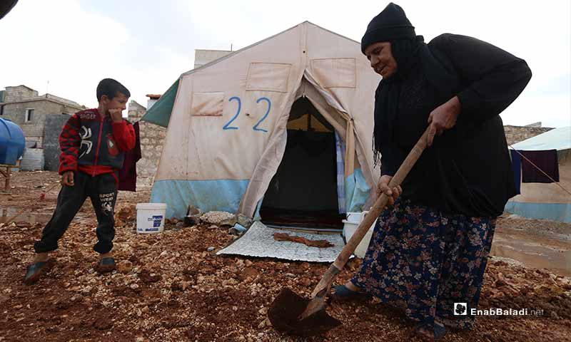 Al-Jasem has neither a breadwinner nor a helper. Moreover, she has not received any kind of assistance that would enable her to face the harsh winter due to lack of funding. Local organizations and United Nations agencies suffer from lack of funding and increasing pressure and needs for about one million internally displaced persons who moved from southern Idlib and northern Hama as a result of the military campaign launched by the Syrian regime and its Russian ally since the first months of the ninth year of the Syrian conflict.