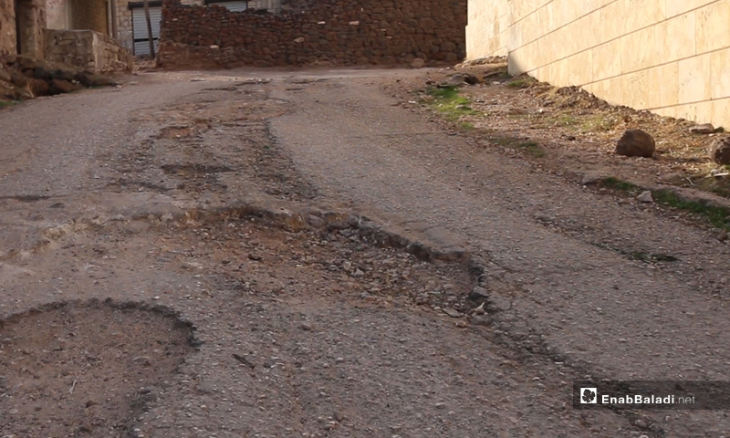 Potholed roads in the village of Qoqfin in rural Idlib - November 2019 (Enab Baladi)