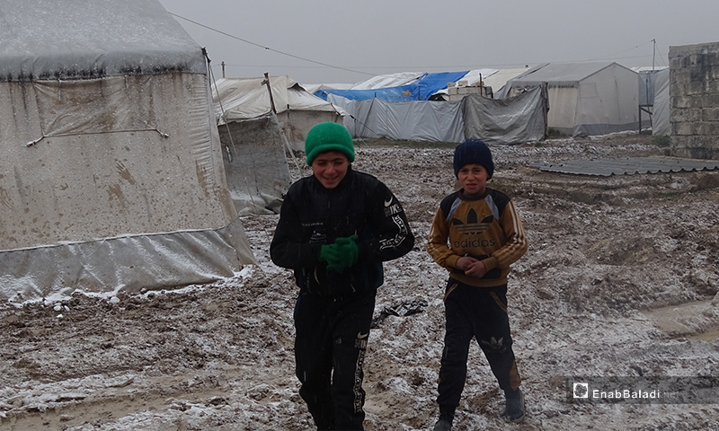 Al-Marj camp face a brutal snowstorm in the town of Ehtemlat in the northern countryside of Aleppo – 12 February 2020 (Enab Baladi)