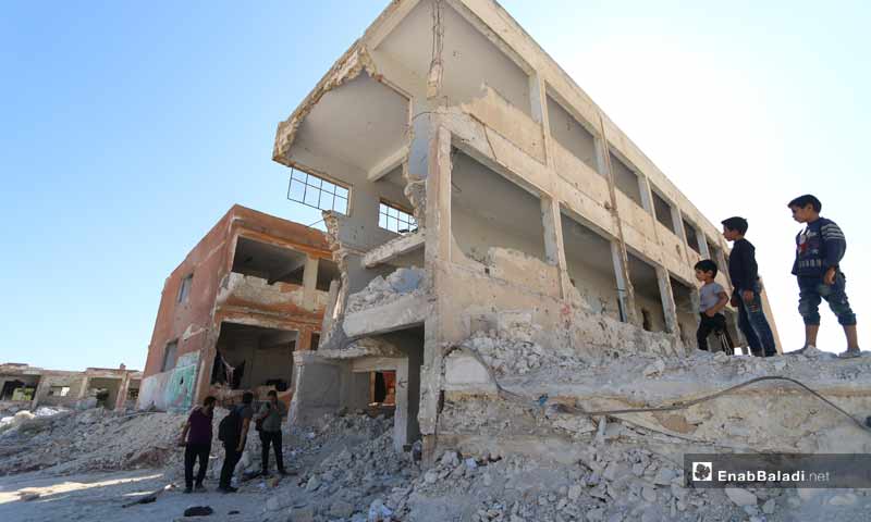 Children walking amid the rubble of the Binnish school destroyed by the shelling- 27 September 2019 (Enab Baladi)