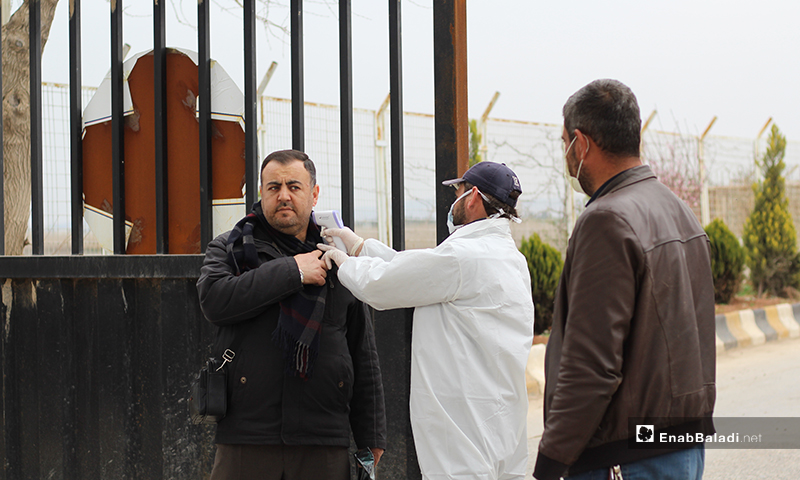 A part of Coronavirus prevention and protection measures aimed at catching infections in all arrivals and departures at the Bab al-Salama border crossing with Turkey, north of Aleppo - 12 March 2020 (Enab Baladi)
