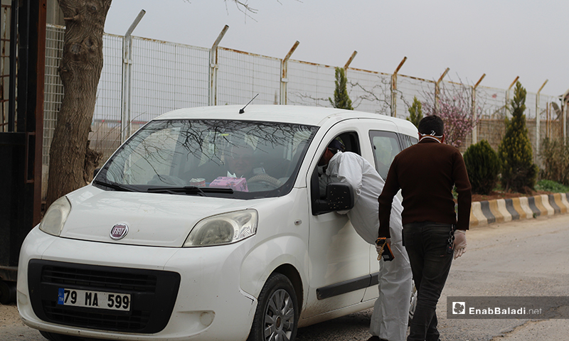 A part of Coronavirus prevention and protection measures aimed at catching infections in all arrivals and departures at the Bab al-Salama border crossing with Turkey, north of Aleppo - 12 March 2020 (Enab Baladi)
