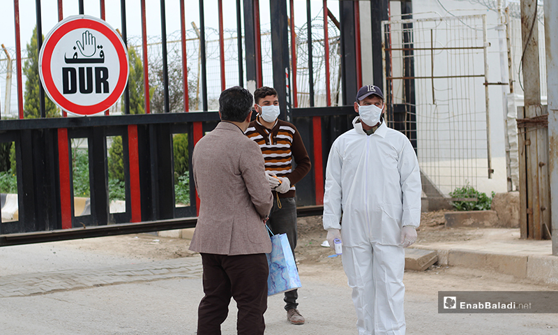 Preventive measures against coronavirus (Covid-19) by examining all arrivals and departures at the al-Salama Crossing in northern Aleppo on the Turkish boarder-12 March 2020 (Enab Baladi)
