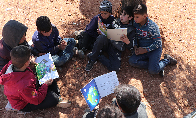 Syrian children reading Tayara Warak magazine in Mareen camp - 12 March 2020 (Hurras Network)
