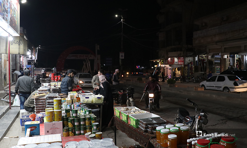 
A street vendor selling food items in al-Bab city in Aleppo countryside on the first night of Ramadan – 23 April 2020 (Enab Baladi)
