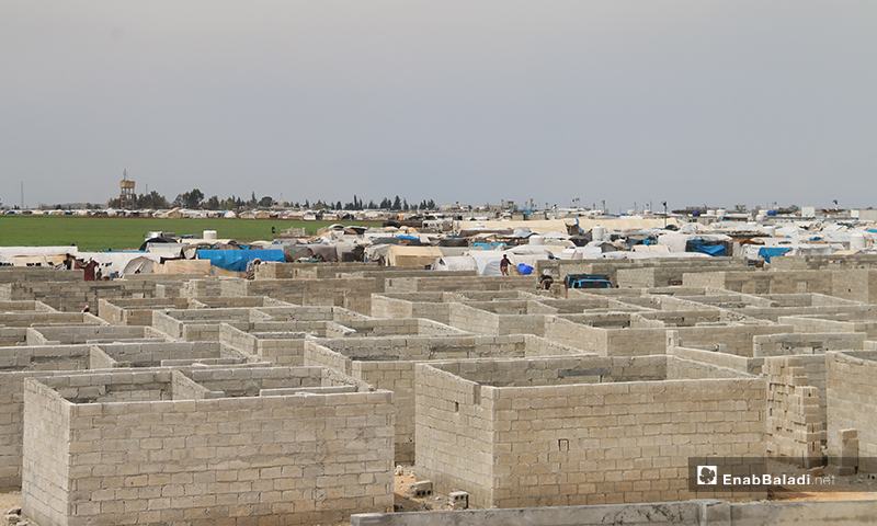 Turkish Humanitarian Relief Foundation (İHH) builds concrete housing units in al-Mukawamah camp north of Azaz city in rural Aleppo for internally displaced people (IDPs) from Idlib and Aleppo countryside – 07 April 2020 (Enab Baladi)  