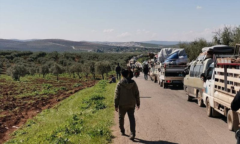  A bottleneck at the border at the Deir Ballut Crossing, which connects Afrin with Atme in the province of Idlib - 11 April 2020 (Deir Ballut Crossing Facebook)