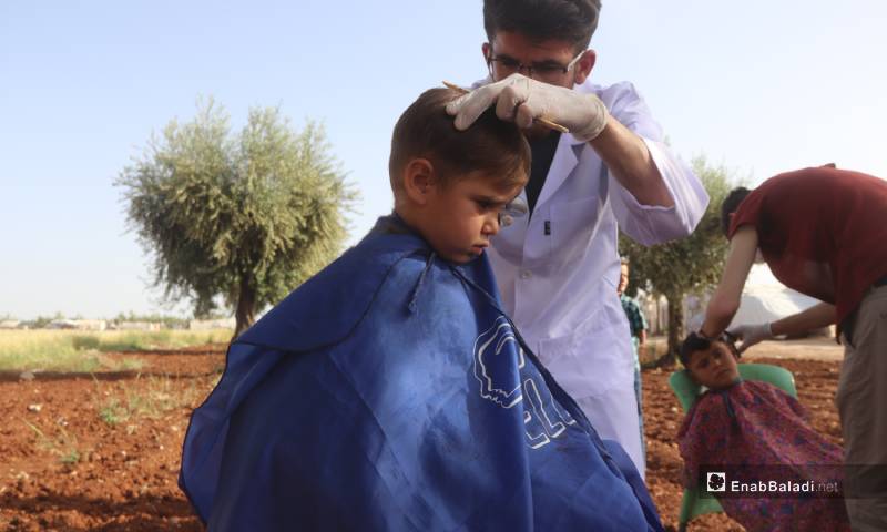 A group of Syrian barbers volunteers to cut children