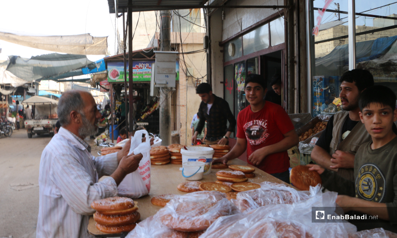 A child selling Maarouk bread, one of Ramadan’s famous and popular delights in Marea city of Aleppo countryside – 20 May 2020 (Enab Baladi - Abdul al-Salam Majaan)