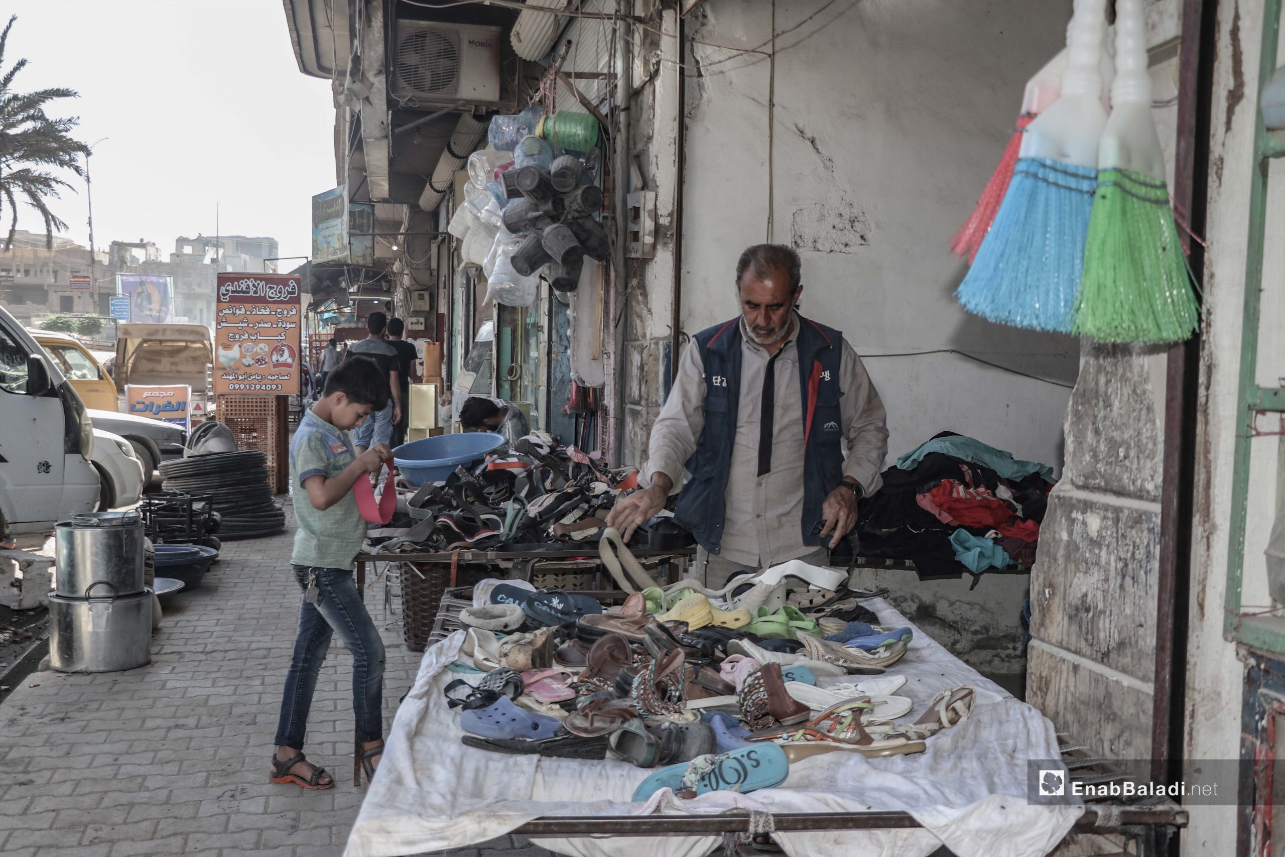 Child labor in al-Raqqa city’s street markets in northern Syria – 05 June 2020 (Enab Baladi – Abdul Aziz al-Saleh)