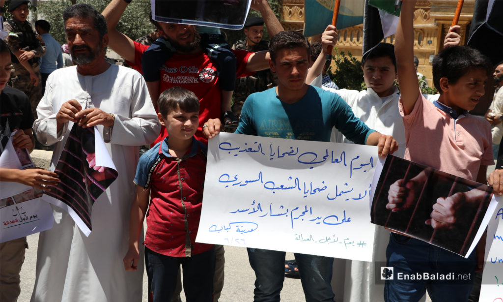 The residents of al-Bab city of eastern Aleppo organize a protest stand in solidarity with Syrian detainees under the slogan “Day for Justice”– 26 June 2020 (Enab Baladi / Asim Melhem)