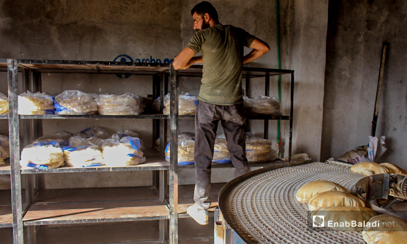 A worker in one of the bakeries of Kafr Aruq village in northern Idlib – 09 June 2020 (Enab Baladi – Iyad Abd al-Jawad)