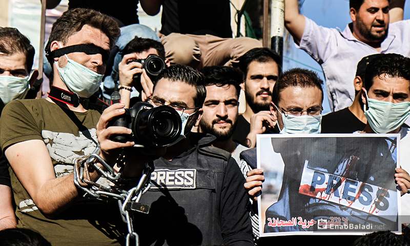 A protest stand against the repeated assaults by some opposition factions on journalists and photographers in northern Syria – 10 June 2020 (Enab Baladi / Yousef Ghuraibi)