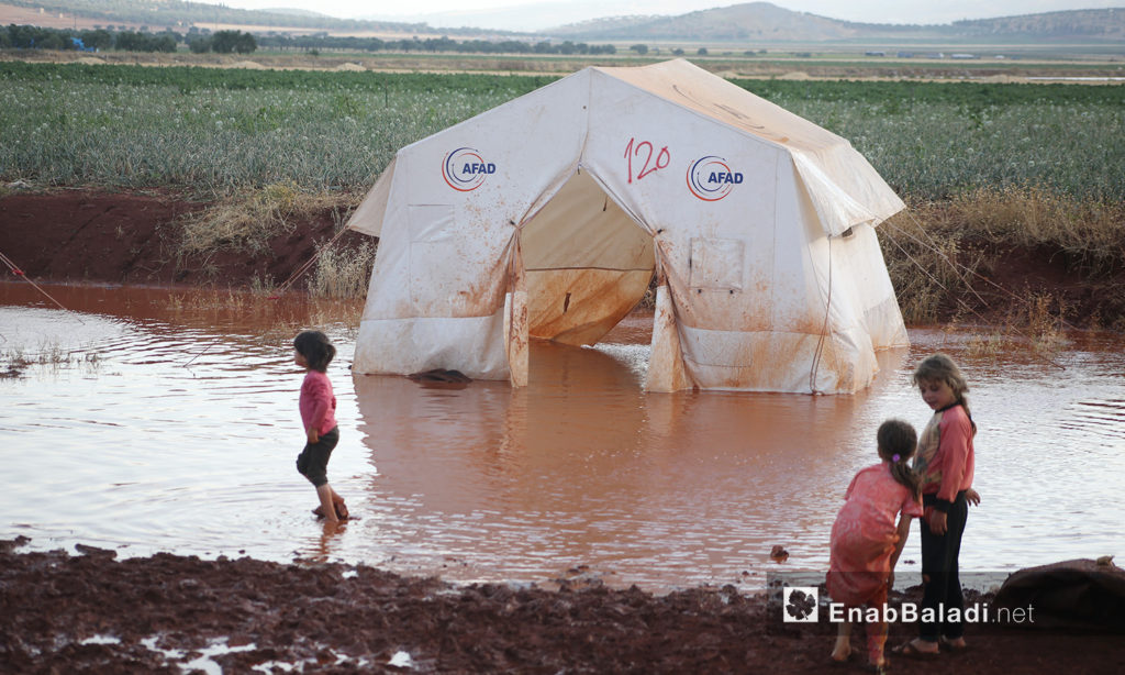 One of the tents flooded by stormwater in “Sahl al-Khair” camp for Syrian internally displaced people (IDPs) near Kafr Bunni in northern Idlib countryside – 19 June 2020 (Enab Baladi / Yousef Ghuraibi)