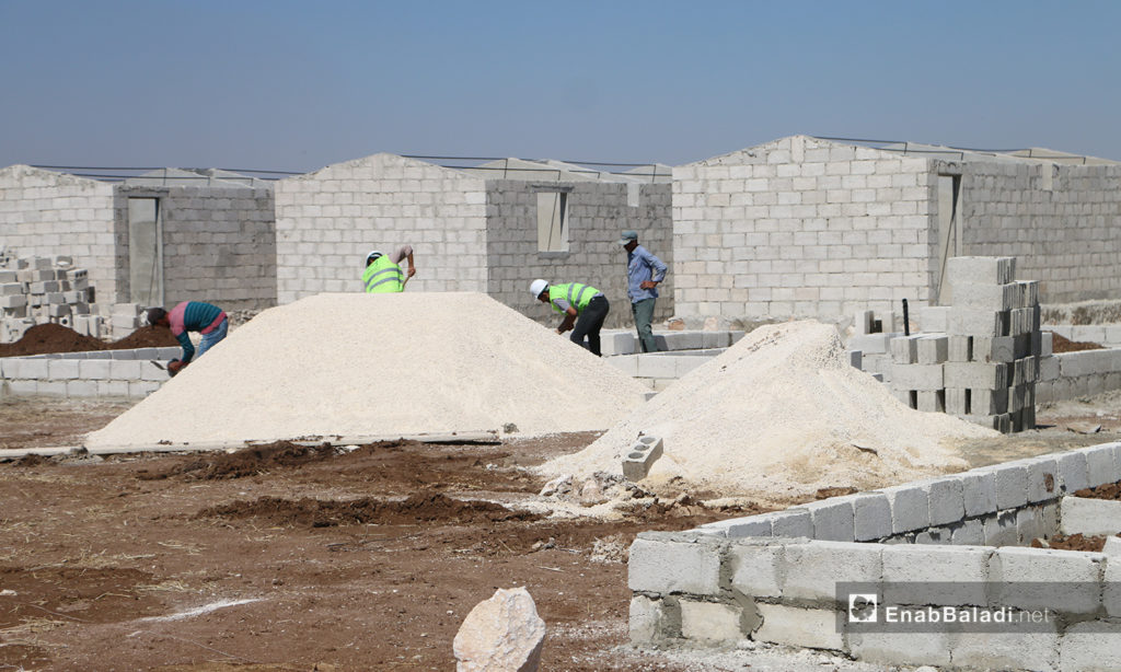 The project of establishing concrete housing units to replace the makeshift tents in Bahorta village of northern Aleppo countryside – 26 June 2020 (Enab Baladi / Abdul Salam Majan)
