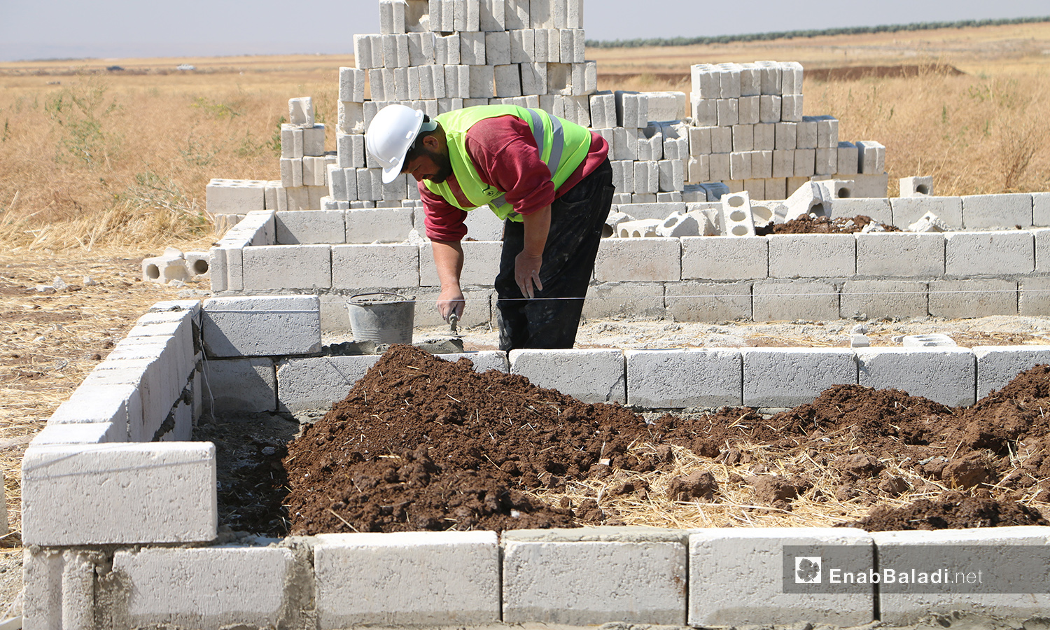 
The project of establishing concrete housing units to replace the makeshift tents in Bahorta village of northern Aleppo countryside – 26 June 2020 (Enab Baladi / Abdul Salam Majan)
