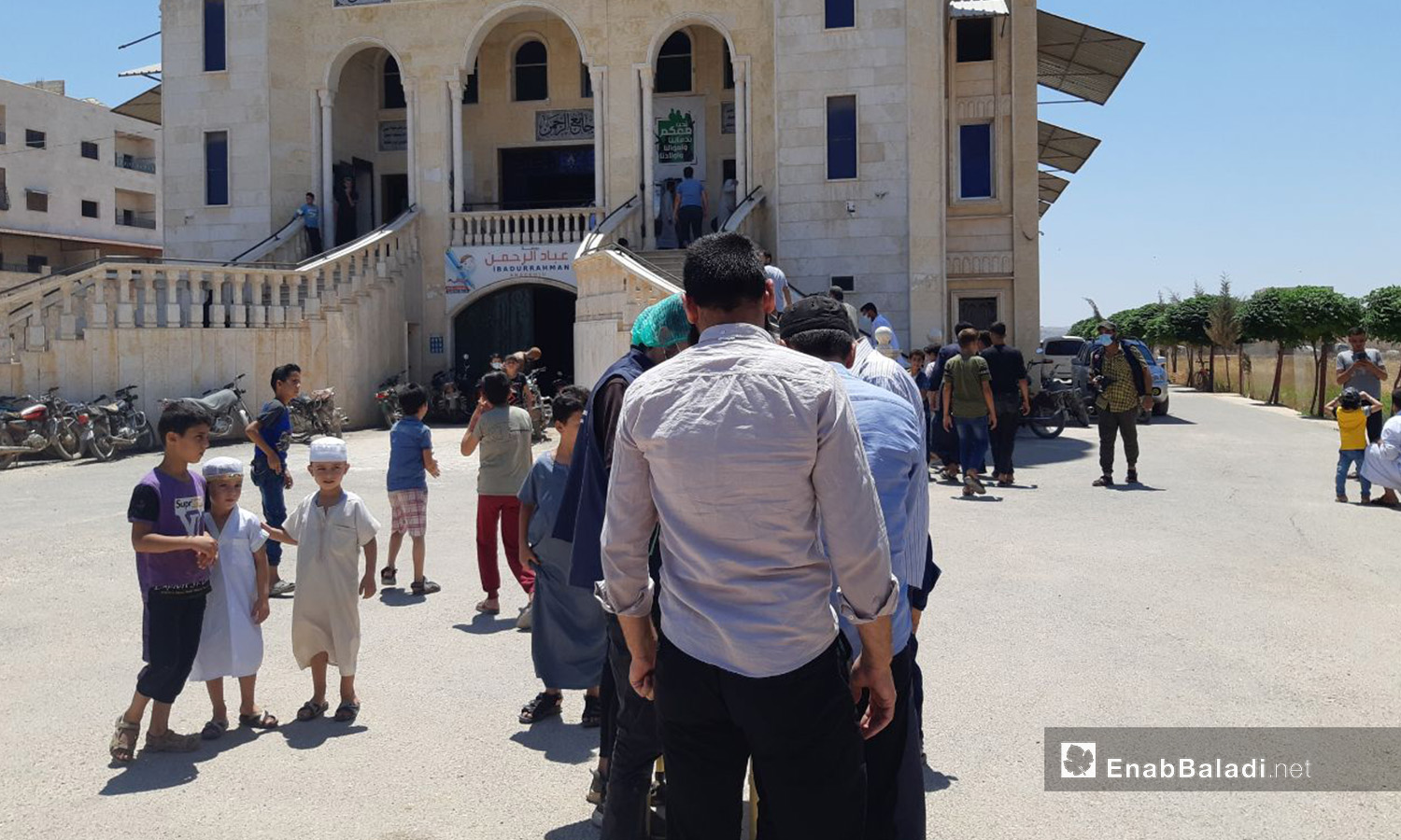 The distribution of sanitizers and disposable medical face masks on the doors of some mosques in northern Idlib countryside as a preventive measure against a further spread of the novel coronavirus (COVID-19) pandemic – 07 July 2020 (Enab Baladi / Iyad Abdel Jawad)