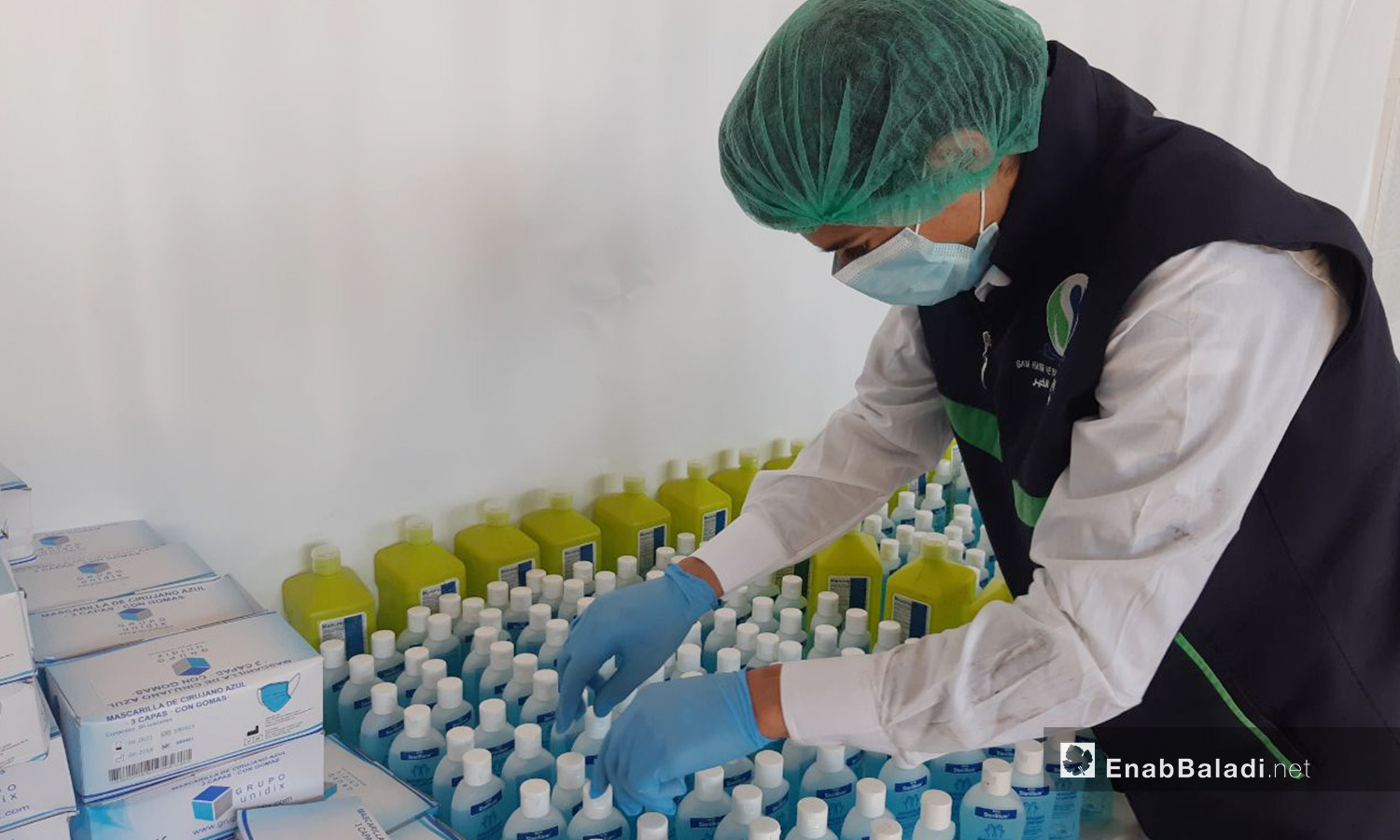 The preparation of sanitizers and disposable medical face masks to distribute them on the doors of some mosques in northern Idlib countryside as a preventive measure against a further spread of the novel coronavirus (COVID-19) pandemic – 07 July 2020 (Enab Baladi / Iyad Abdel Jawad)