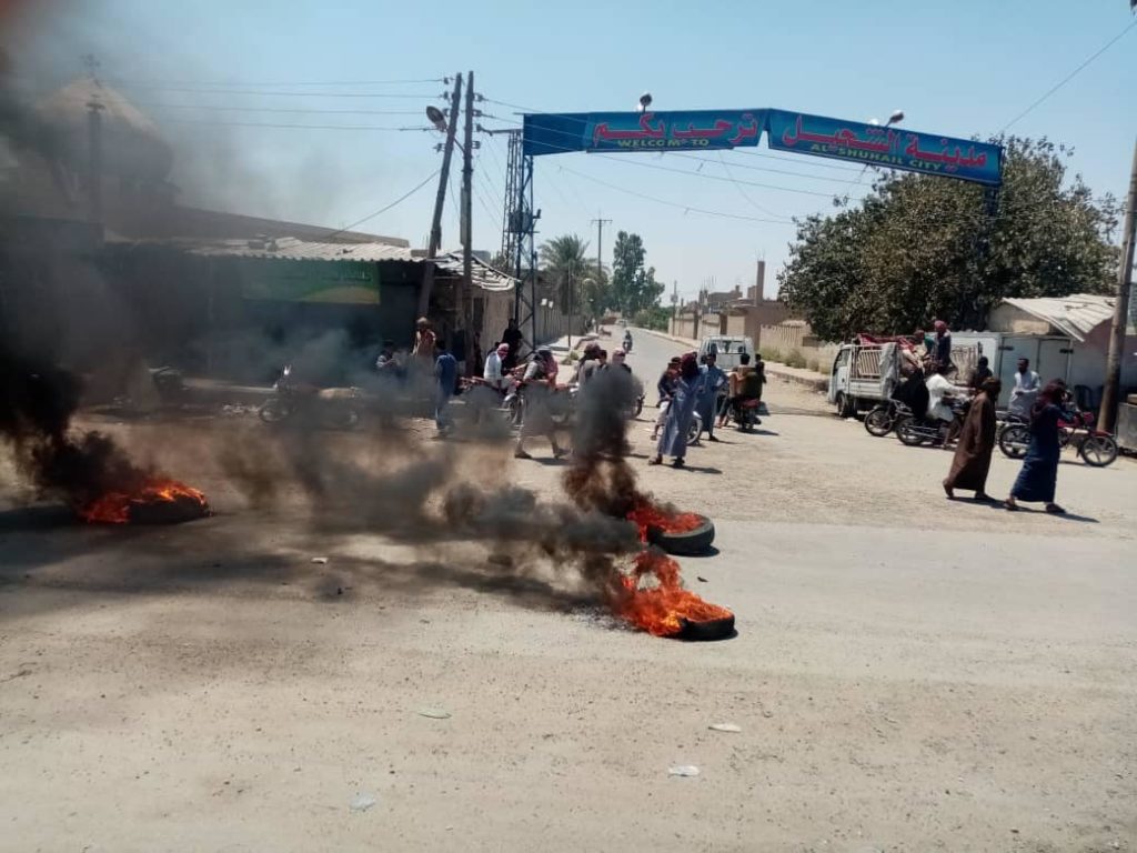 Protesters burn tires at the entrance to the city of al-Shuhayl in the eastern countryside of Deir Ezzor- 4 August 2020 (Al-Shuhail Media Center)