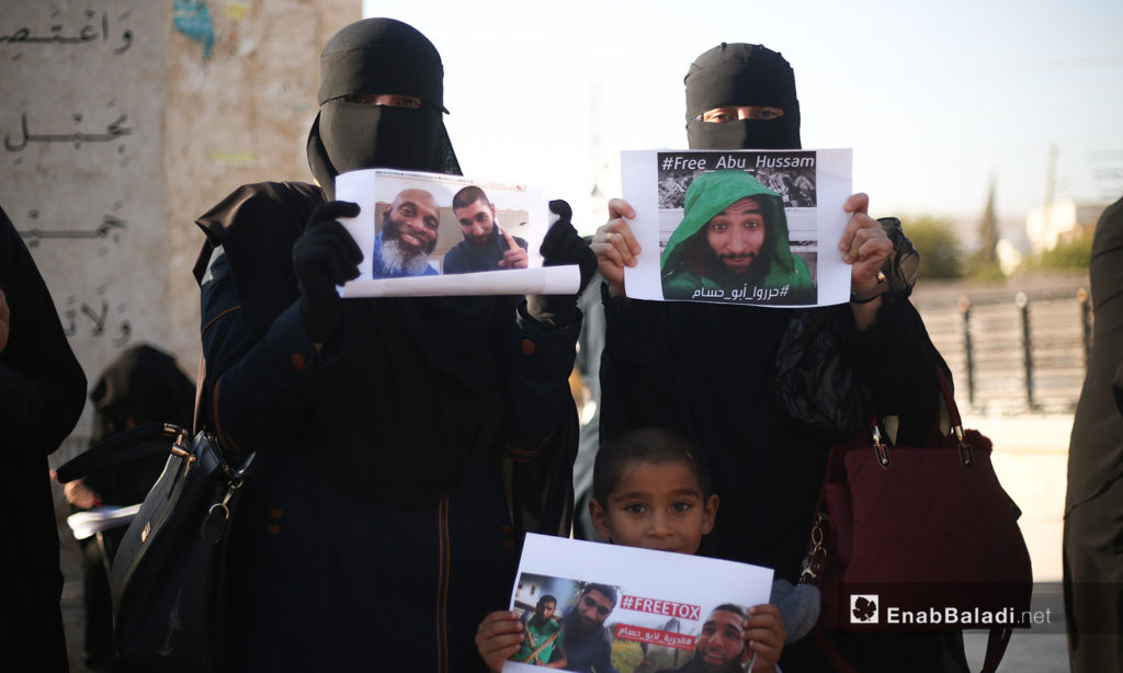A protest stand demanding the release of the British aid worker Tauqir Sharif, known as “Abu Hussam the British” and the American journalist Darrell Lamont Phelps, nicknamed “Bilal Abdul Kareem” in Atmeh of Idlib countryside – 20 August 2020 (Enab Baladi / Yousef Ghuraibi)