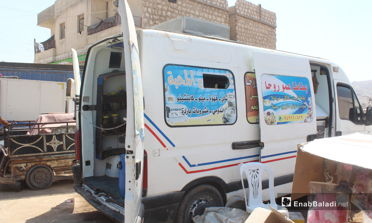 Shaher al-Asaad converted his vehicle into a shop selling sandwiches in Sarmada – September 2020 (Enab Baladi / Iyad Abdel Jawad)
