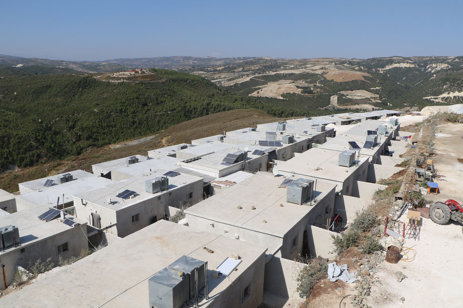 The completion of the first phase of the "Peace Village" project, supervised by the "İHH" Organization in the al-Zouf area in the western countryside of Idlib -22 September 2020 (İHH)