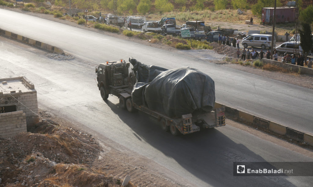 Turkish military vehicles evacuate a military observation post in northern Hama heading to the village of Kokfeen in Jabal al-Zawiya, south of Idlib - 20 October 2020 (Enab Baladi / Yousef Ghuraibi)