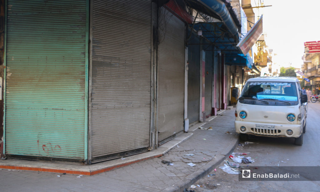 Closed shops in Idlib city due to a partial strike to condemn the Russian massacre, which left tens of fatalities in a training camp for the “Sham Legion” faction- 27 October 2020 (Enab Baladi \ Anas al-Khouli)