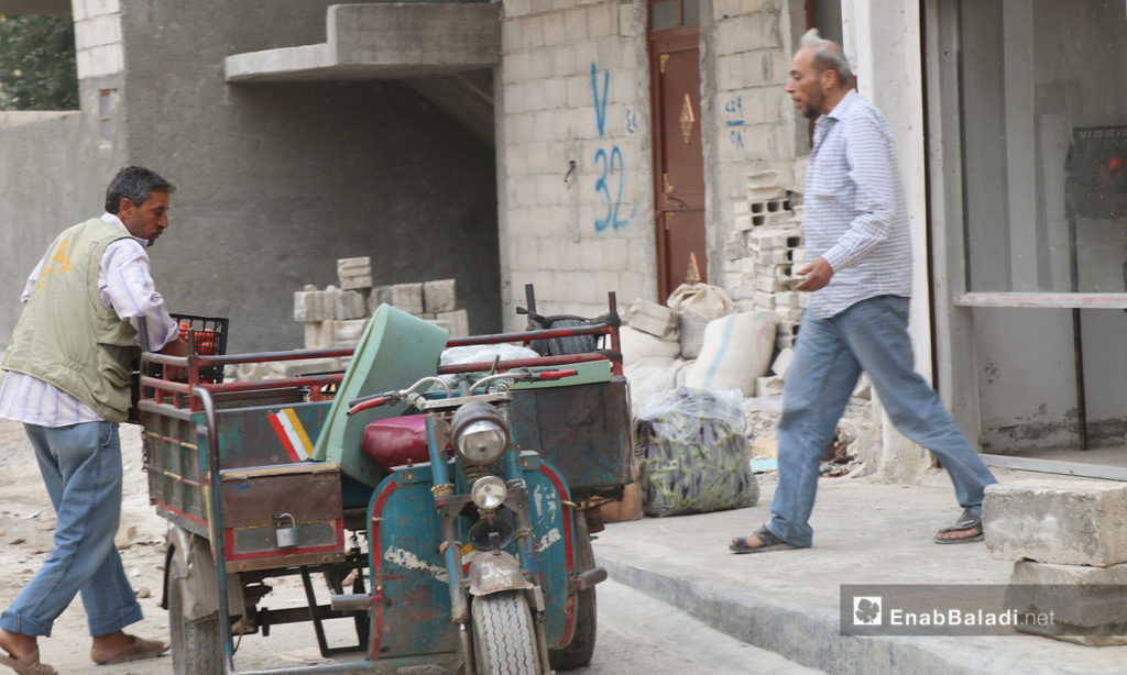 A man walking on the sidewalk towards his three-wheeled truck in al-Raqqa city – September 2020 (Enab Baladi - Abdul Aziz al-Saleh)