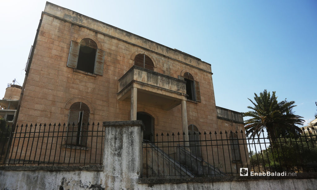 “Mar Georges” Church for the Greek Orthodox in Jisr al-Shughur city in the Southern Idlib countryside still has its structure despite being bombed during the war years in Syria – July 2020 (Enab Baladi)