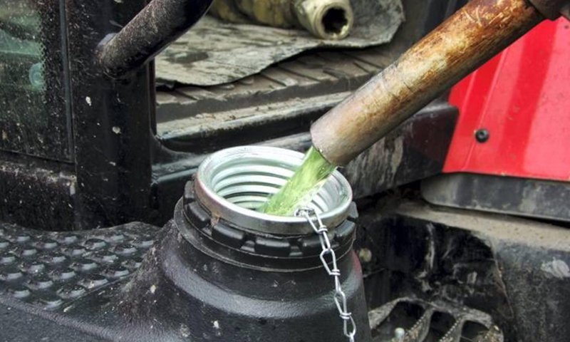 Filling heating oil from a gas station - (expressive image-An-Nahar Lebanese newspaper)