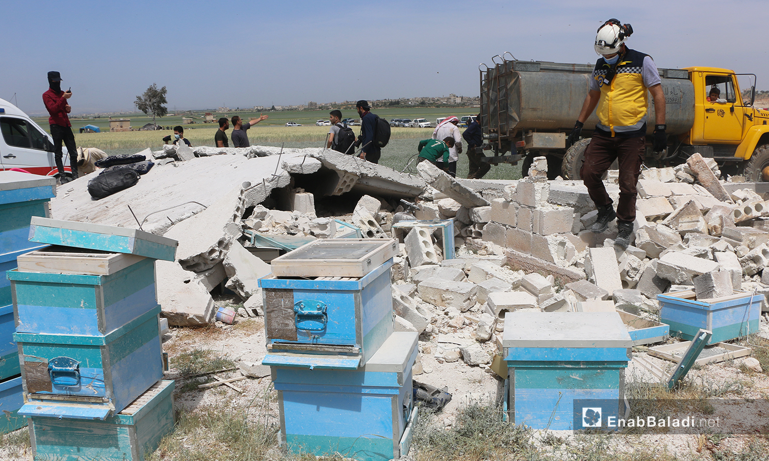 A civil defense volunteer checking the explosion site - 03 May 2021 (Anas al-Khouli / Enab Baladi)
