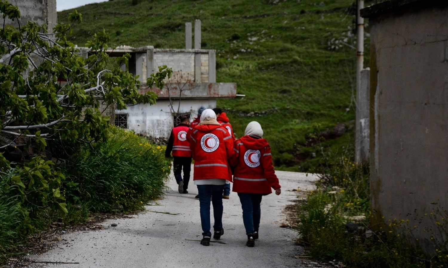 The Syrian Arab Red Crescent (SARC) distributing winter clothes for the returnees to Hama’s eastern countryside - 12 March 2020 (SARC’s Facebook account)