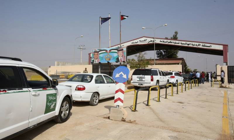 Vehicles waiting to enter Syria through the Jordanian Jaber border crossing (Contributor)