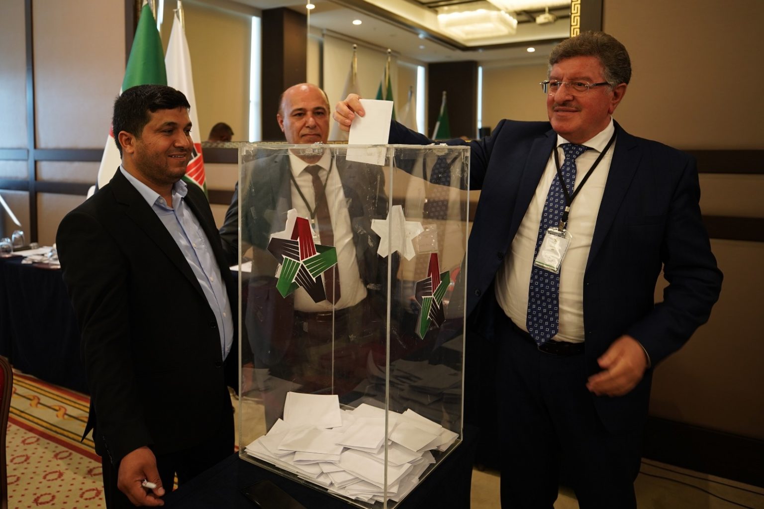 The SOC president Salim al-Muslat casting his vote in the ballot box (SOC).