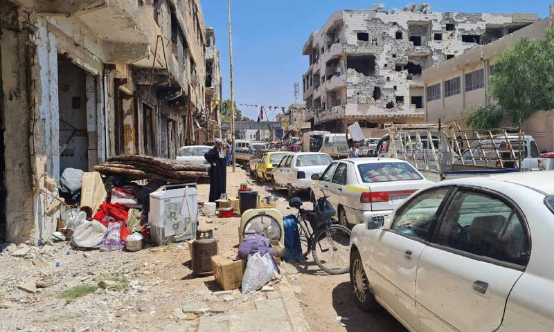 A Syrian family packing what was left of their belongings in preparation for displacement outside the city of Daraa- 3 August 2021 (Nabaa Agency)