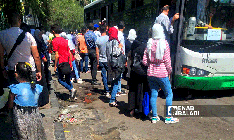 An overcrowded bus station in Dummar area - 22 August 2021 (Enab Baladi / Hassan Hassan)