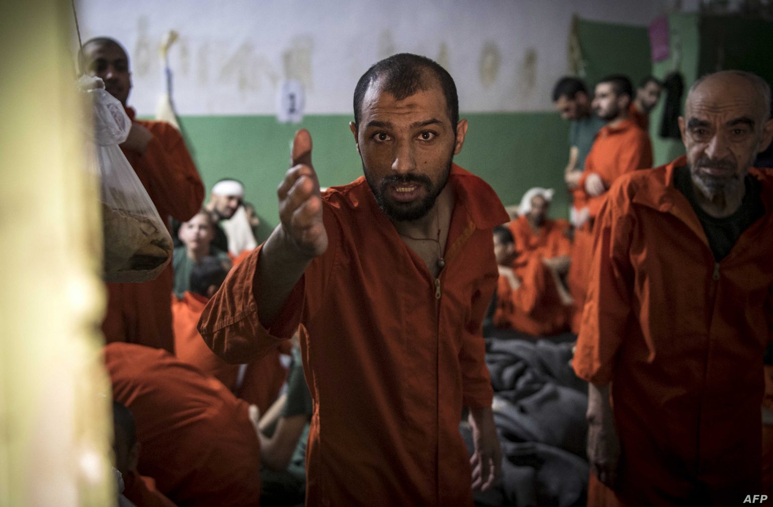 Suspects of affiliation with the Islamic State (IS) held in one of the detention facilities in al-Hasakah, northeastern Syria — 26 October 2019 (AFP\ FADEL SENNA)