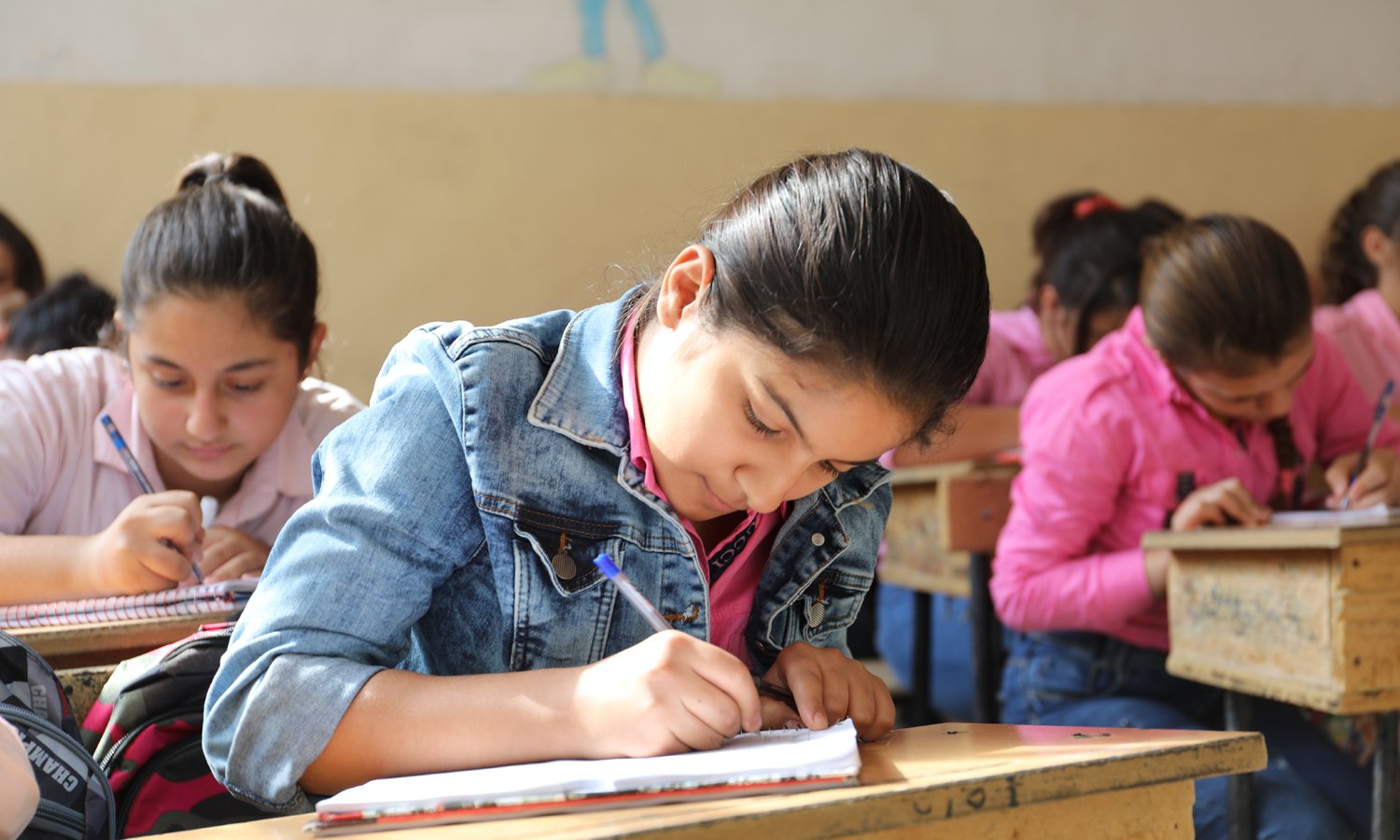 Female students in the city of Qamishli, northeastern Syria (Hawar News Agency)